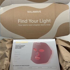 FDA CLEARED, MEDICAL-GRADE
Wrinkle Retreat Face Mask & LightBoost Serum Kit